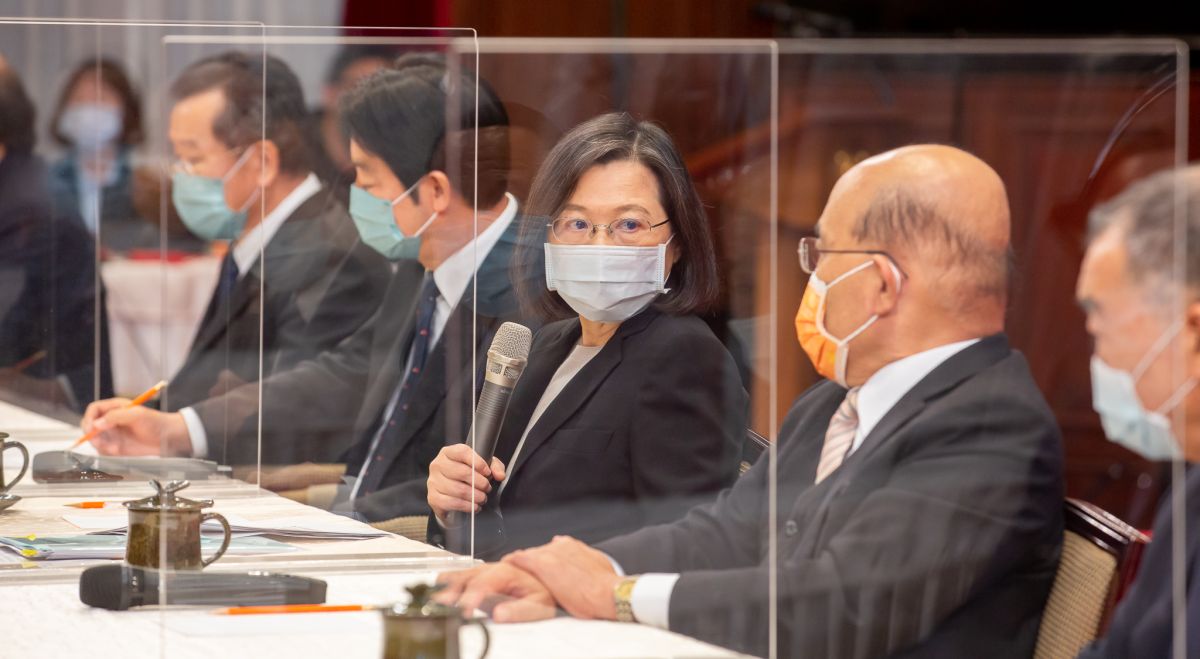 ▲內閣改組消息甚囂塵上，有黨內人士人認為蔡英文近來事必躬親，待在第一線，需找個貫徹意志的「執行長」擔任閣揆。（圖／總統府提供）