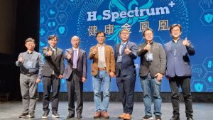 ▲鴻準投資長洪偉仁（左三）、H. Spectrum執行長魏義旻（右四）與五家企業得獎者合影。（圖／品牌提供）