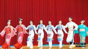 ▲ 「西川淑敏舞踊知家 」結合中國舞、越南舞、日本舞三種異國傳統舞蹈開場。（圖／記者陳美嘉攝）