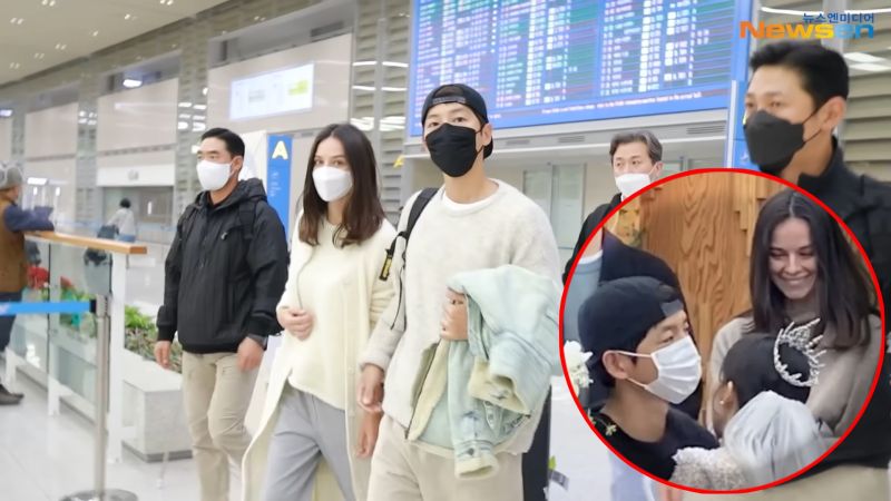 ▲宋仲基(右)宣布再婚英國女友凱蒂。(圖/翻攝연예 뒤통령이진호、뉴스엔·NewsenTV·KOREA Entertainment news YouTube)