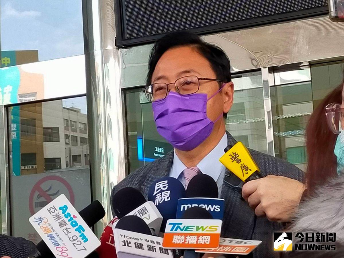 ▲市長張善政選前承諾老人三節禮金，從2000元將提高至2500元，今（29）日張善政宣布該政策確定施行，且同時刪除排富條款，讓原來申報綜合所得稅率在20%以上的長者，同樣可以享有禮金。（圖／記者李春台攝，2022.12.28）