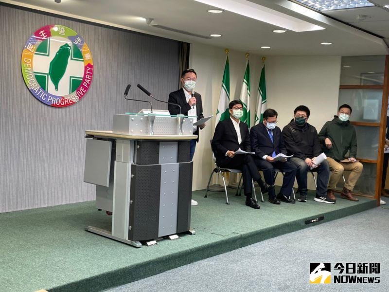 ▲民進黨敗選檢討報告出爐,由代理黨主席陳其邁、敗選檢討小組召集人鄭文燦、代理秘書長林鶴明、副秘書長林飛帆等人一同召開記者會。(圖/記者黃宣尹攝,2022.12.28)