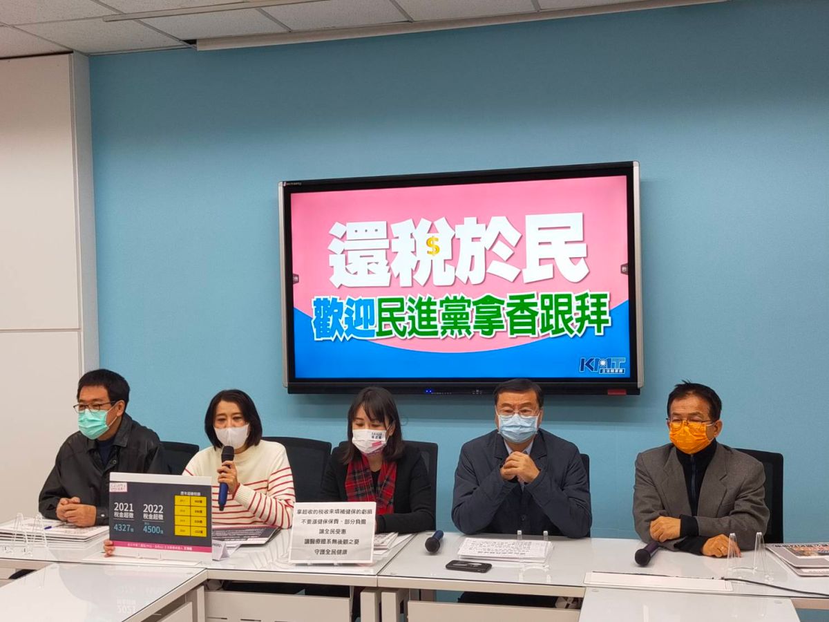 ▲王鴻薇今與立法院國民黨團一同召開記者會，砲轟總統蔡英文政府之前對於還稅於民不聞不問，如今民進黨選輸了才拿香跟拜。（圖／國民黨提供）