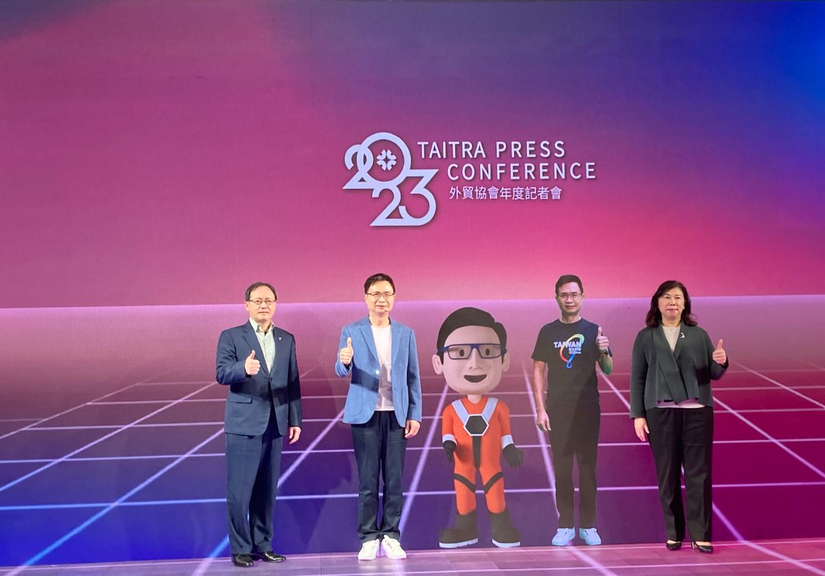 ▲對外貿易發展協會董事長黃志芳（圖左2）今（29）日於「2023年度記者會」上指出，為協助企業面對外界挑戰，貿協明年將加強拓銷力度，重返實體拓銷。（圖／記者鄭妤安攝影）