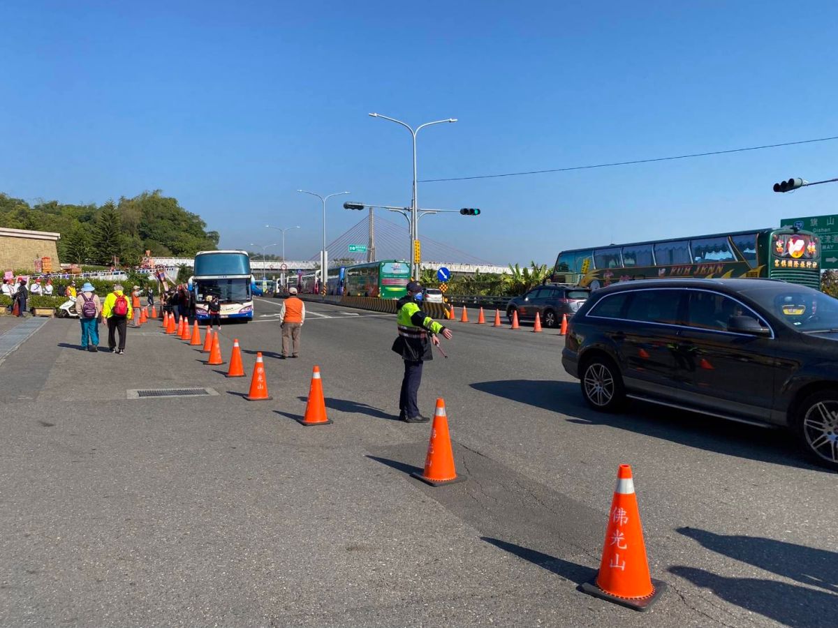 ▲高速公路局今（5）日表示，預估連假期間將有大量車潮湧入高速公路，春節連續假期間國道交通需求為平日之1.5至2倍。（示意圖／NOWnews資料照） 