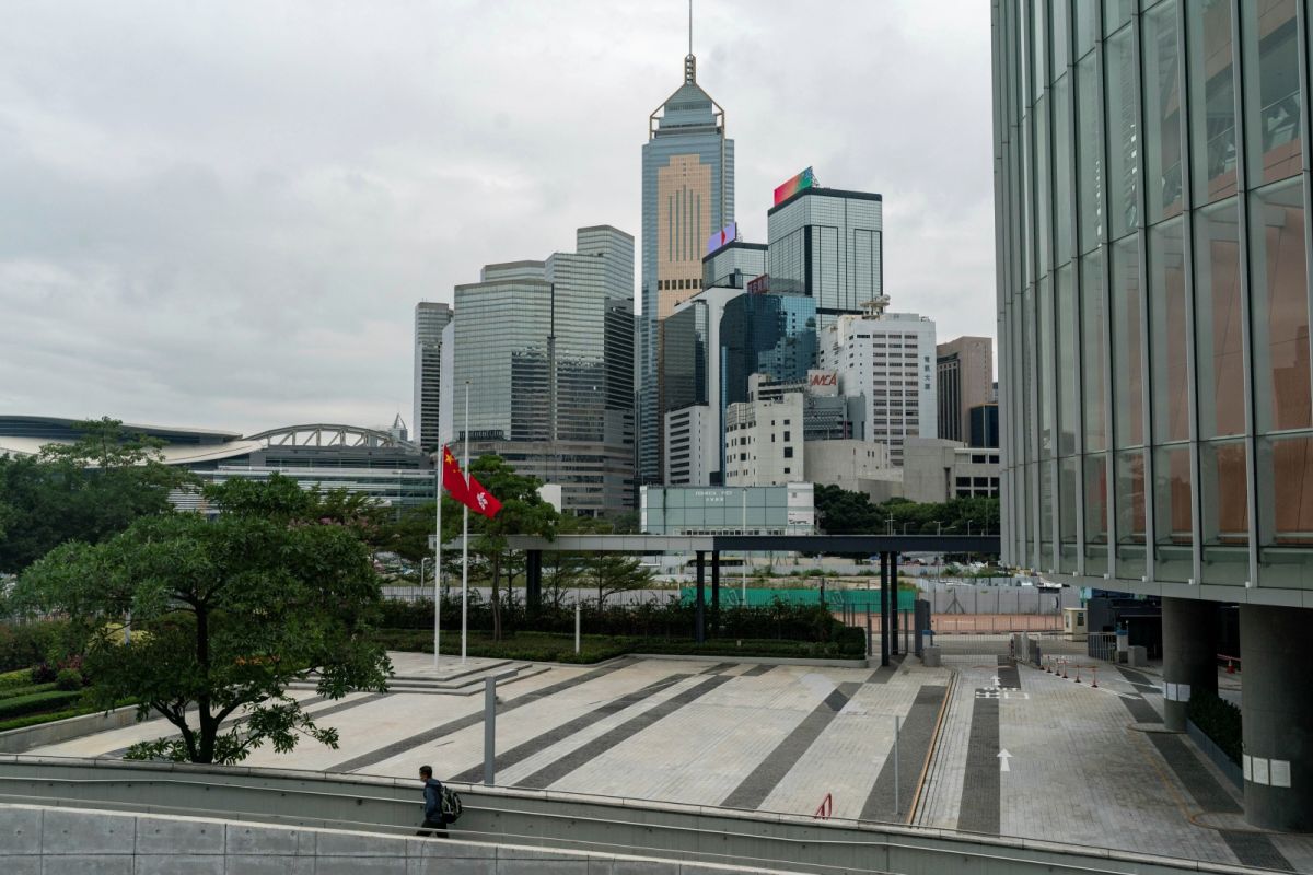 ▲香港一項調查指出，COVID-19（2019冠狀病毒疾病）爆發3年來，有關疫情的資訊過量，不少市民開始迴避疫情資訊。示意圖。（圖／美聯社／達志影像）