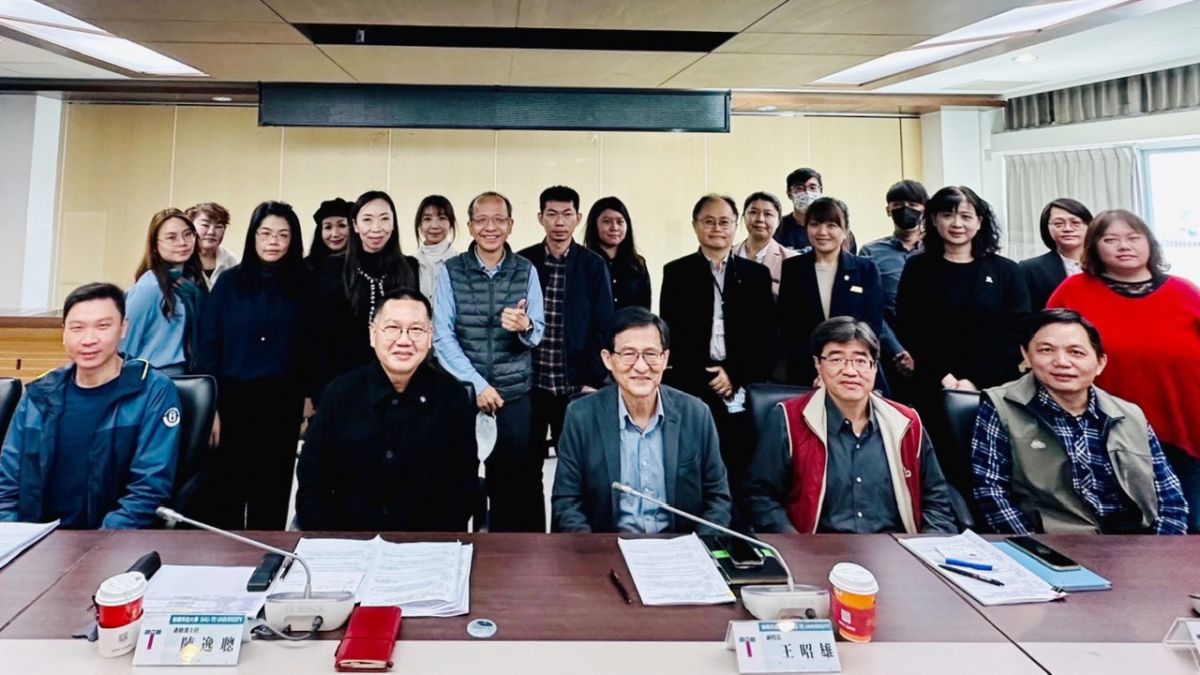 ▲樹德科大副校長王昭雄(前排右三) 率委員與合作學校、企業廠商、流設系、餐旅管理系出席人員合影。（圖／樹德科大提供）