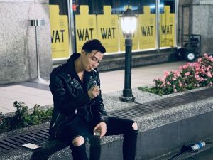 ▲王子(邱勝翊)為拍攝《山中森林》學習抽菸。(圖/喜鵲娛樂提供) ▲王子(邱勝翊)為拍攝《山中森林》學習抽菸。(圖/喜鵲娛樂提供)