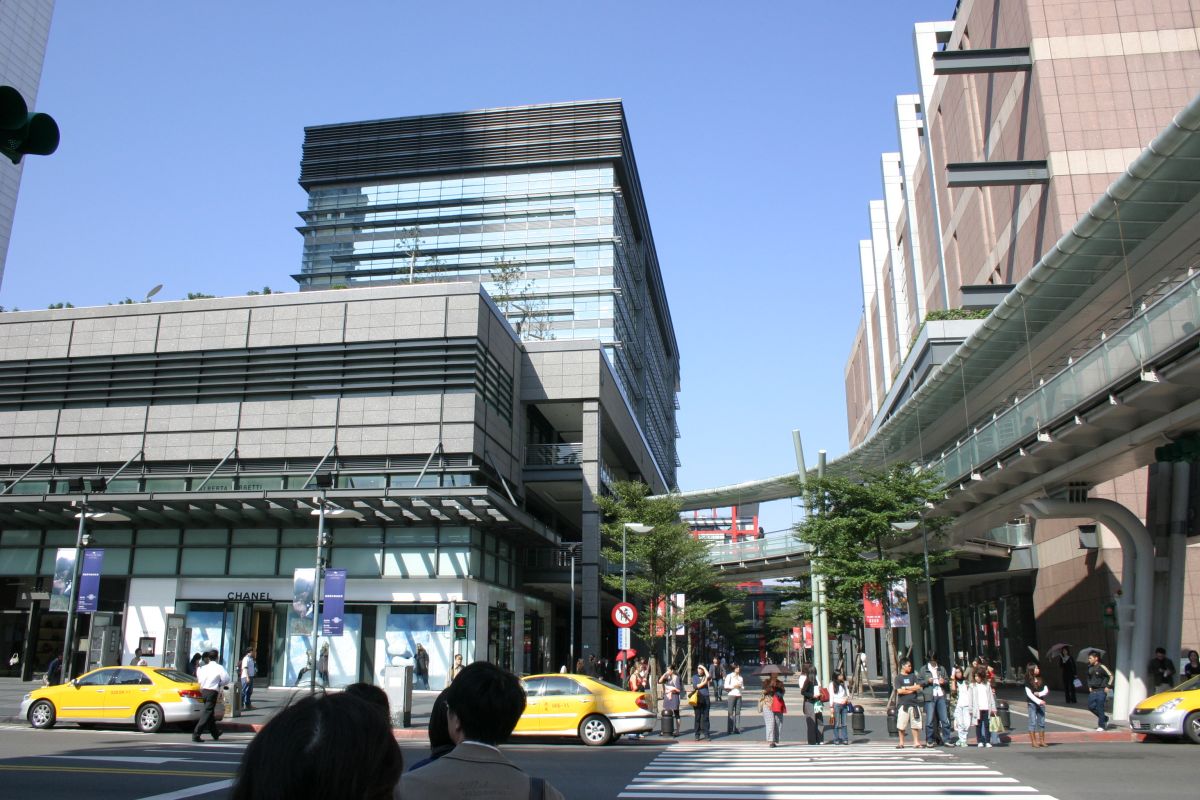 ▲疫後民生經濟復甦、消費動能回穩，餐飲、零售業者已著手布局2023新的一年新店開幕計畫。（信義全球資產提供）