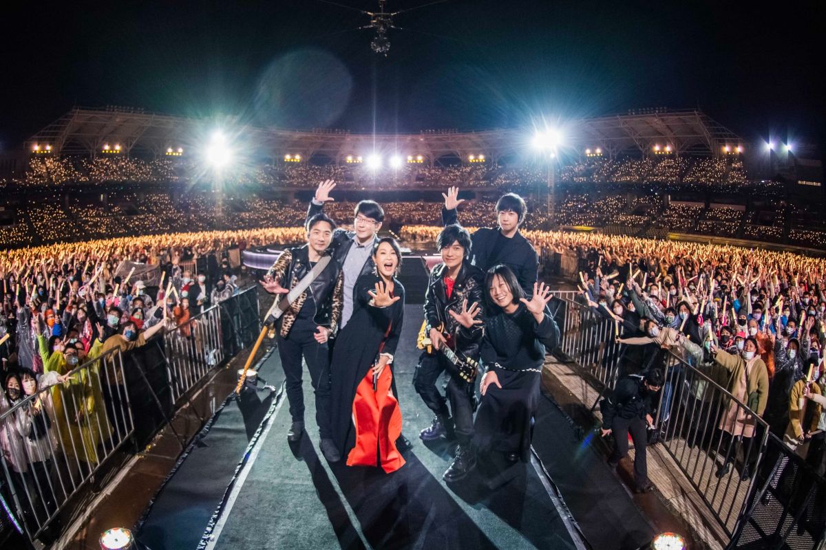 ▲婆婆牽拖孫子愛尖叫，全因媳婦懷孕看五月天演唱會。（圖／相信音樂提供）