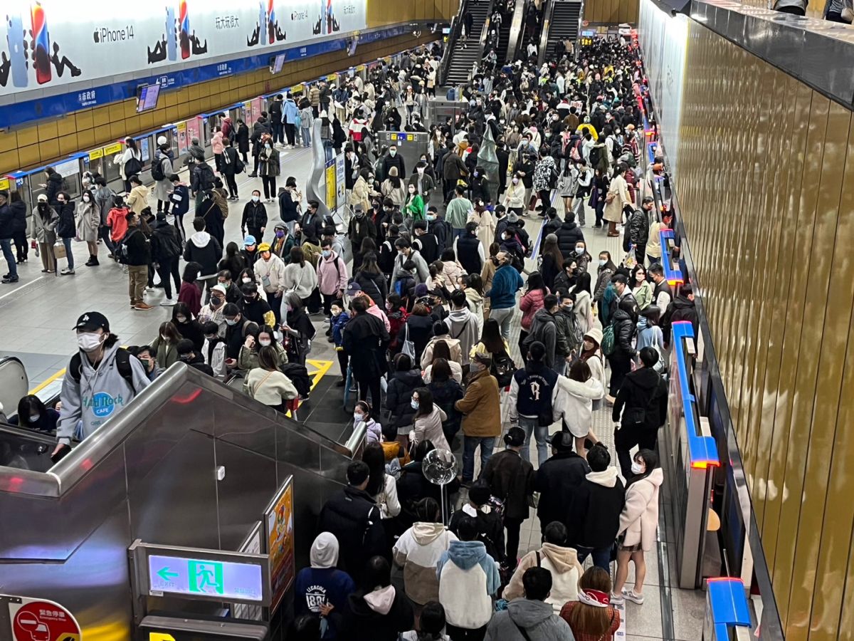 ▲台北捷運因應跨年夜晚會活動，連續42小時營運不收班，運量和去年同期相比，增加近10萬人次。（圖／記者鍾怡婷攝）