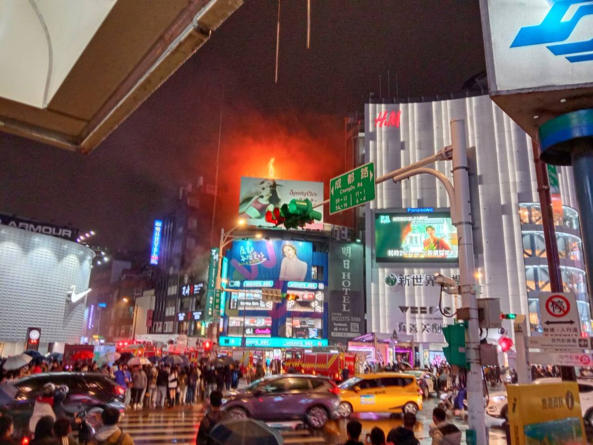 ▲西門町跨年夜驚傳火警。（圖／翻攝畫面）
