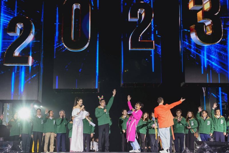 ▲ 昨日晚間全台灣許多縣市都舉辦「2023跨年晚會」的活動，邀請許多歌手上台輪番演出。（圖／高市府提供）  