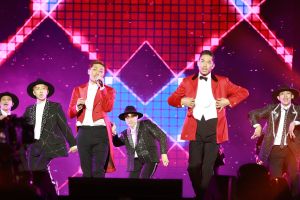 AKIRA跨年飆唱「林志玲愛歌」　一句話閃瞎桃園4萬人
