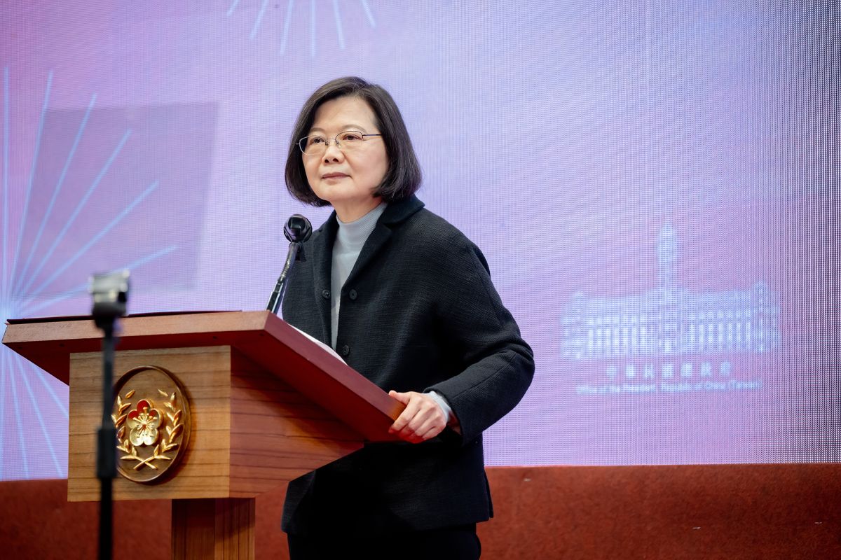 ▲總統蔡英文稍早也在臉書說明未來規劃，承諾1,800億元將保留一定額度，用發現金的方式，來作為全民共享的方案。（圖／總統府提供）