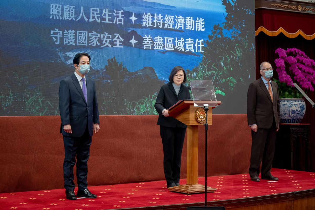 ▲今日為2023年元旦，蔡英文在賴清德、李大維陪同下，於總統府內發表新年談話。（圖／總統府提供）