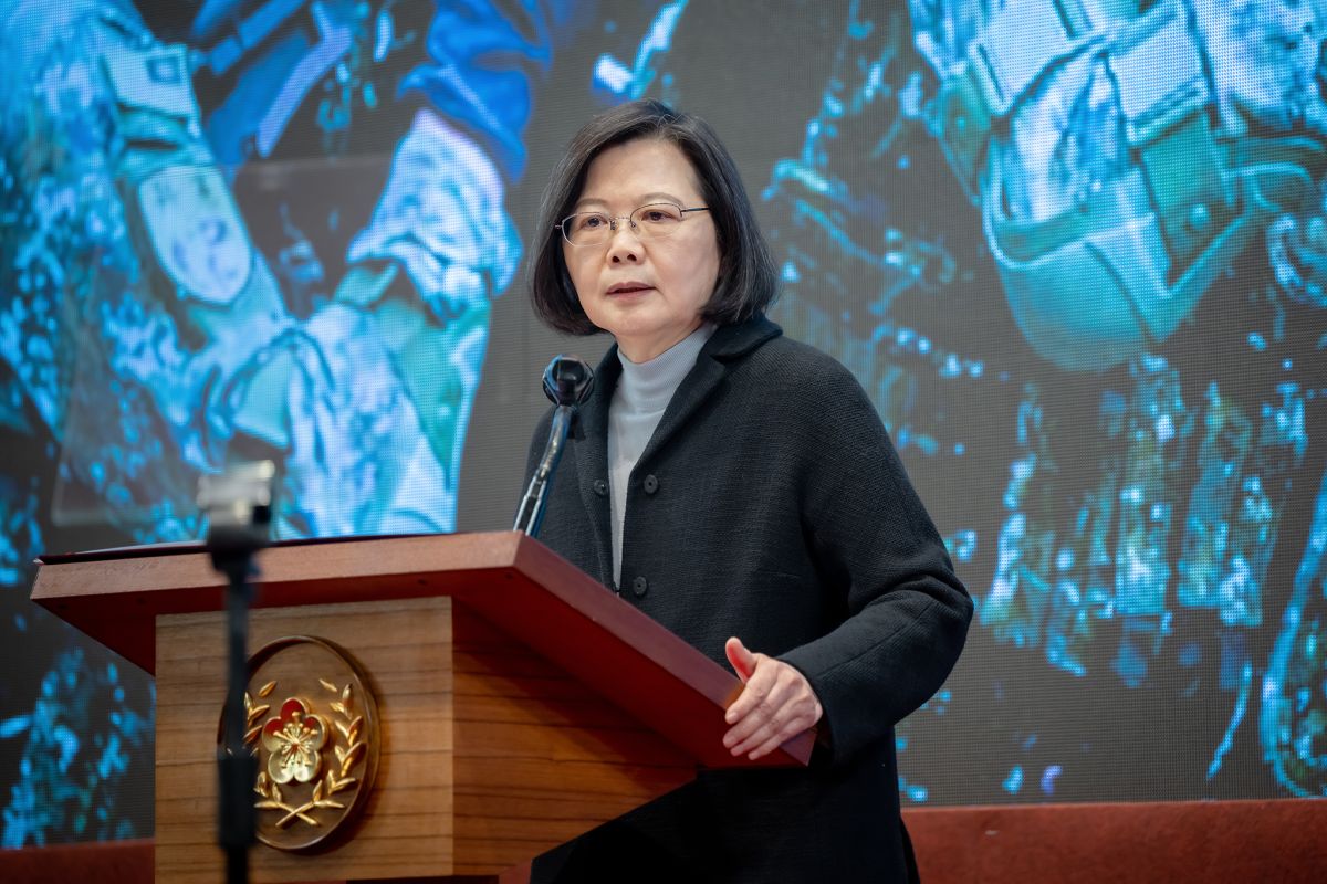 ▲2022年財政部稅收超徵4500億元，不過總統蔡英文在元旦談話中，並未鬆口「還稅於民」，因此讓許多民進黨籍立委相當不滿，罕見與地方民代聯手公開槓上蔡英文。（圖／總統府提供）