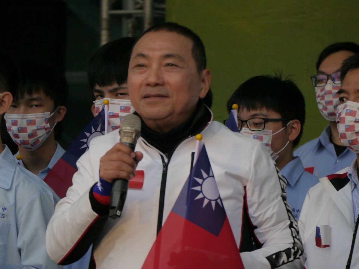 ▲侯友宜參加新北市元旦升旗典禮，致詞說到今年以「共好」為主題，期許以正能量迎接嶄新一年，讓社會共好。（圖 ／記者吳嘉億攝，2023.1.1）