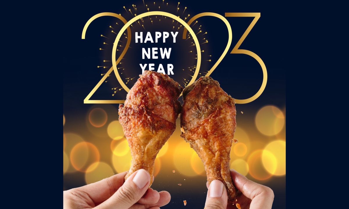 ▲迎接2023年第一天元旦除了有4大咖啡優惠，再爽嗑6大吃雞優惠！21風味館「慶新年搶先機」好康，只要購買21香草烤雞餐，加112元就再「多1整隻香草烤雞」。拿坡里爽吃特價「2台斤腿排桶」、麥當勞歡樂送「買1送1」，還有肯德基多組炸雞隱藏優惠被挖出。（圖／翻攝自頂呱呱FB）