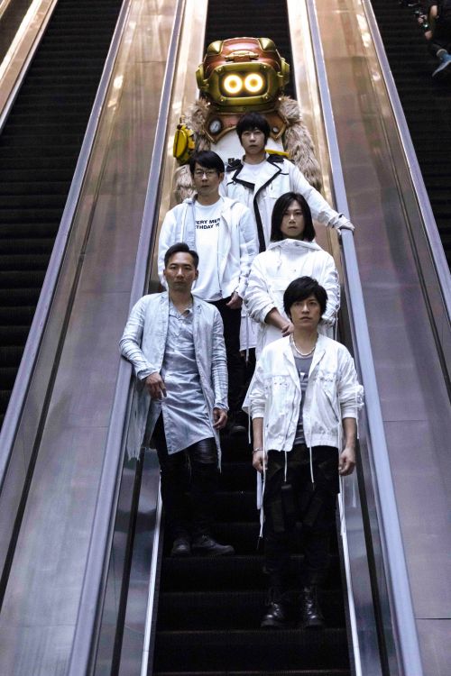 ▲五月天同步線上開唱，陪不能親臨桃園的粉絲跨年。（圖／相信音樂提供）