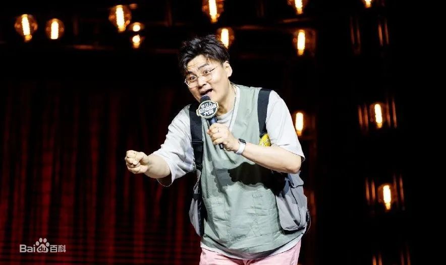 ▲王十七是中國首位完成人工心臟手術的人，如今的他在中國脫口秀博得一席之地。（圖／翻攝自百度百科）