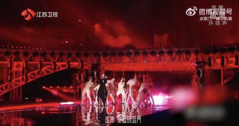 ▲張韶涵「擊潰」2字音準失常。（圖／雙門一棵小趴菜微博）