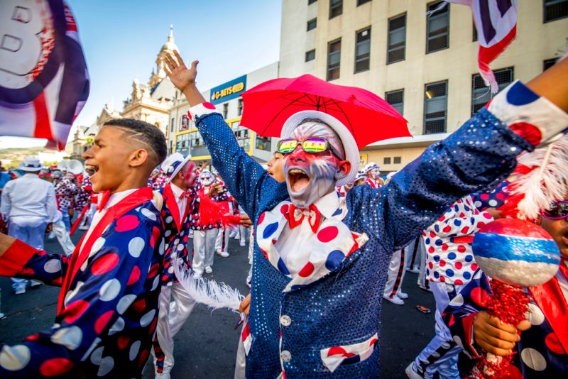 ▲南非開普敦一年一度的「開普敦吟遊詩人嘉年華會」睽違2年終於盛大舉行。圖為2018年舉行盛況。（圖／美聯社／達志影像）