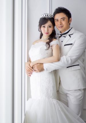 ▲49歲香港男星樊少皇與40歲中國女星賈曉晨於2016年結婚。（圖／翻攝自賈曉晨微博）