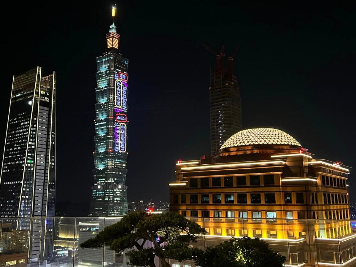 ▲謝金河近期被受邀至陶朱隱園頂樓進行餐敘，他也拍下百萬夜景，並分享至臉書粉專。（圖／翻攝自謝金河臉書）