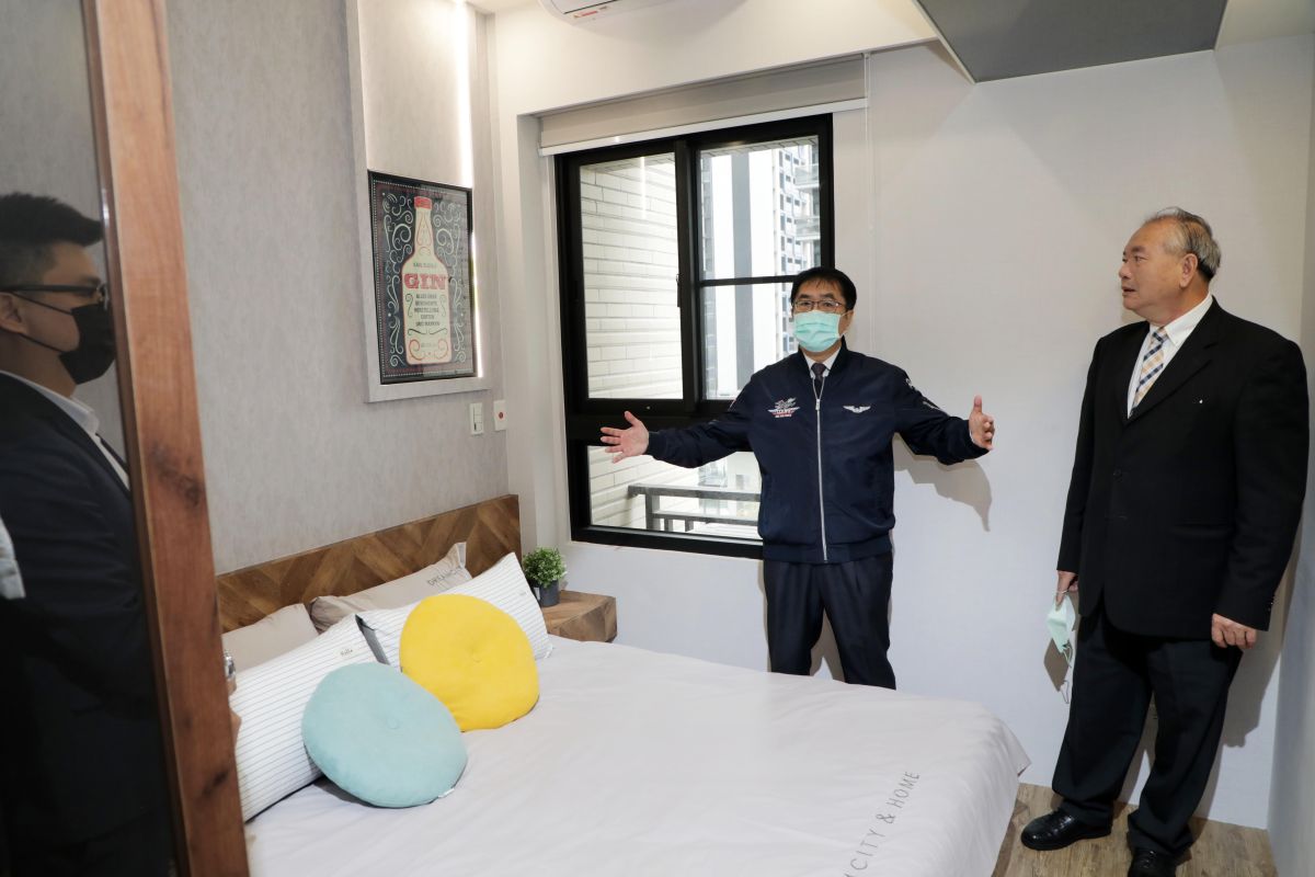 ▲台南市長黃偉哲今（3）日特別開箱購物節最大獎項，是位在安平區精華地段、價值逼近1千萬元的輕豪宅。（圖／台南市政府提供）