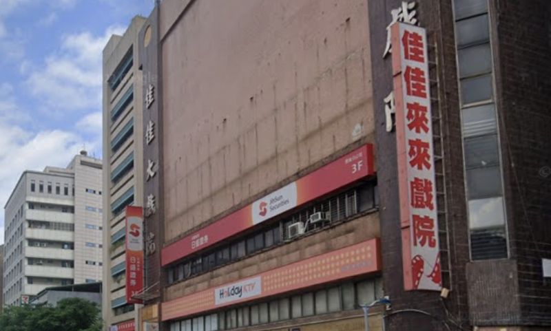 ▲台北市文山區的「佳佳來來戲院」，雖然屬於老戲院，但內部整修相當不錯，共計有3個影廳。（圖／翻攝google地圖）