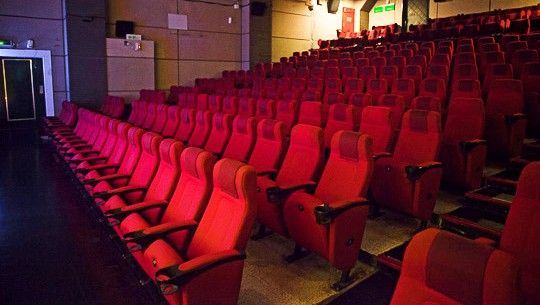 ▲台北市民權西路上的朝代大戲院走入歷史，台北二輪電影院又少一間。（圖／取自官網）