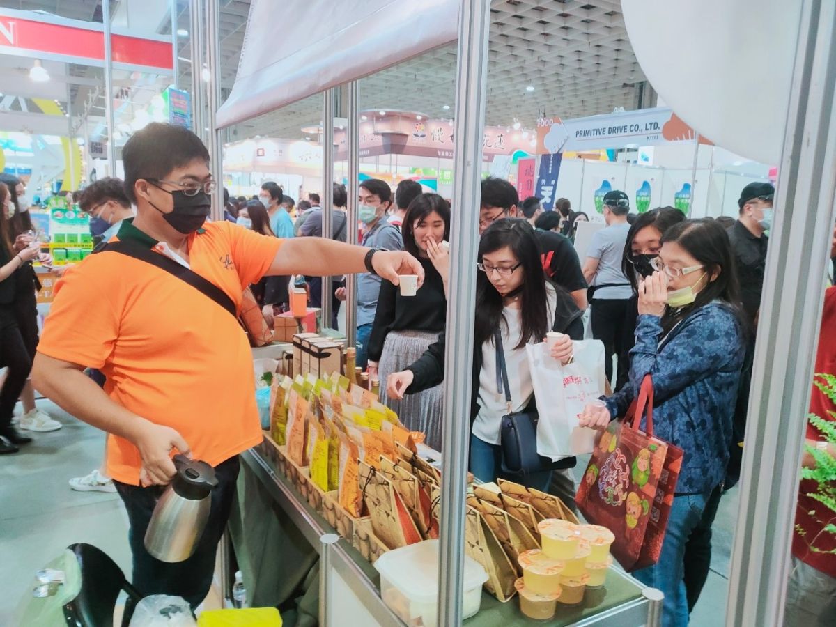 ▲搶攻年節送禮商機，文觀局藉由實體展售及電商通路助伴手禮業者拼經濟。（圖／文觀局提供）