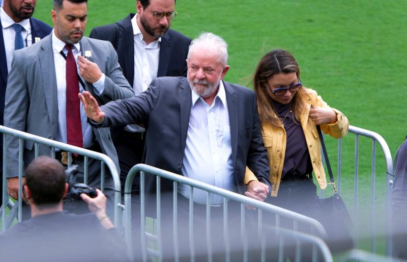 ▲巴西總統魯拉偕第一夫人參加球王比利（Pelé）的告別式。（圖／美聯社／達志影像）