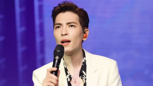 大明星搭機真面目!蕭敬騰「唇語吐6字」 金鐘視帝把座位收整齊