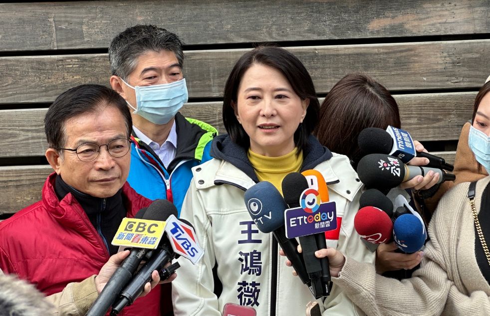 ▲參加台北立委補選的王鴻薇今天由國民黨立委賴士葆陪同下掃街。（圖／王鴻薇辦公室提供）