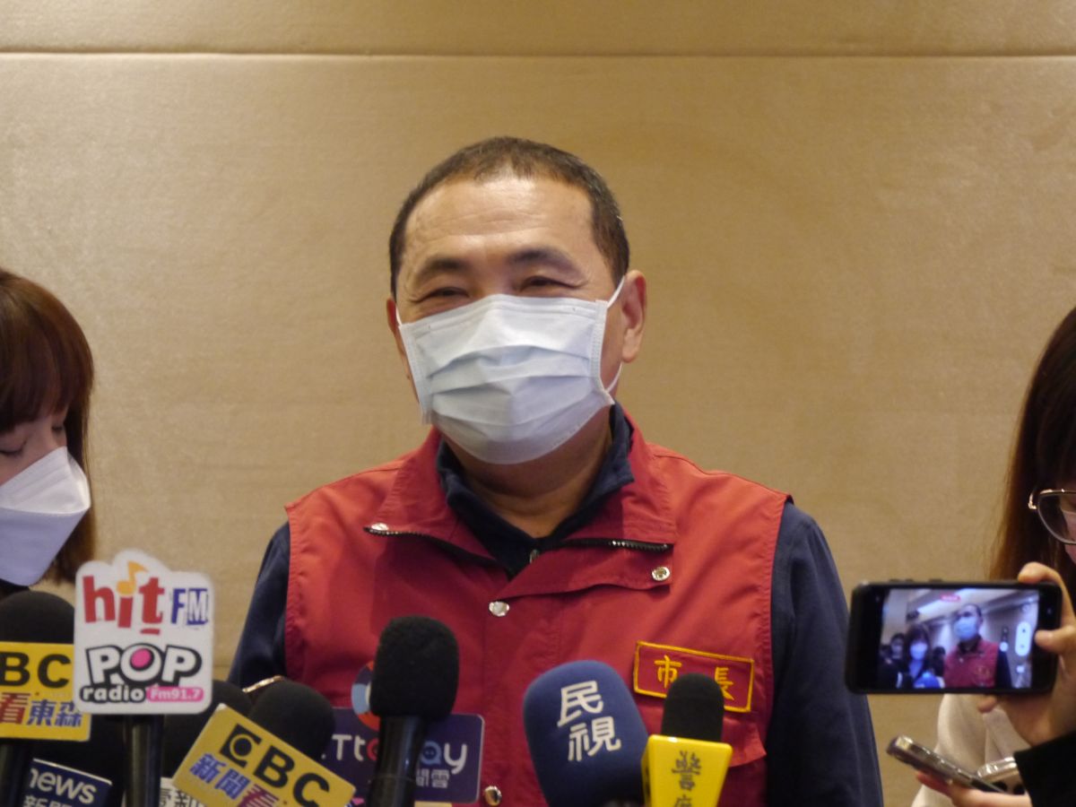 ▲對於傳出與郭台銘密會多次，侯友宜受訪重申敬佩郭董對台灣的奉獻，強調把自己角色做好才是最重要的。（圖 ／記者吳嘉億攝，2023.1.4）