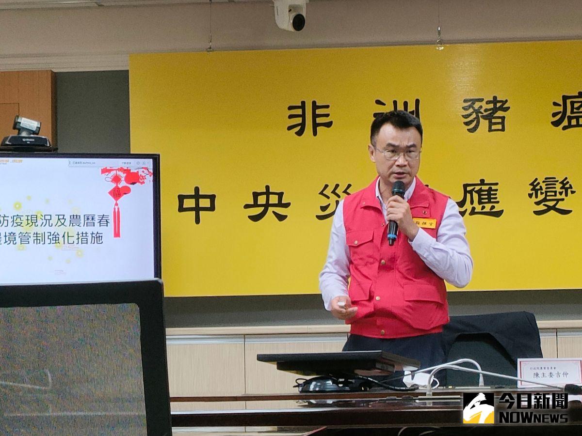 ▲農委會主委陳吉仲主持，陳吉仲坦言，相較110年違規樣態，郵包減少22.4%、空運快遞減少74.5%，但旅客緝獲增加431.6%，有增加趨勢。（圖／記者許若茵攝，2023.01.04）