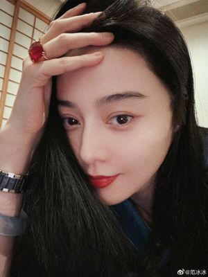 ▲范冰冰曬出紅寶石戒指照片,引發網友熱議感情狀態。(圖/翻攝自范冰冰微博) ▲范冰冰曬出紅寶石戒指照片,引發網友熱議感情狀態。(圖/翻攝自范冰冰微博)