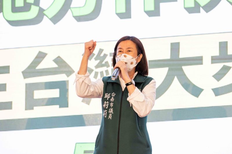 ▲台南地檢署偵辦台南市議會正副議長選舉涉嫌賄選及相關暴力案件今天偵結，將議長邱莉莉、副議長林志展等10人提起公訴。民進黨今天表示，尊重司法調查，勿枉勿縱。（圖／翻攝自邱莉莉臉書）