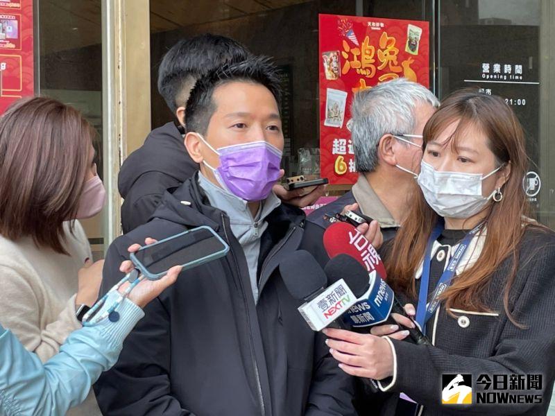 ▲民進黨立委何志偉反嗆王世堅「誠信是做人基本原則道理」(圖/記者黃宣尹攝)
