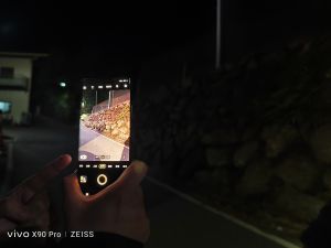 vivo X90 Pro蔡司鏡頭搭1吋感光元件　手機拍出星空大照
