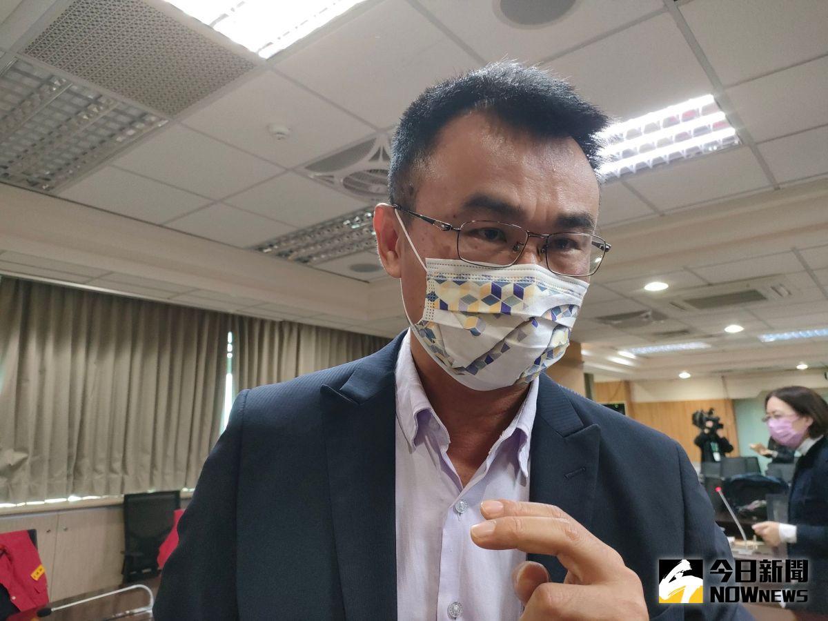 ▲農委會主委陳吉仲也表示，雖不會搭配推出農遊券，但將在春節前推出平價專區，滿足國人消費所需。（圖／記者許若茵攝，2023.01.04）