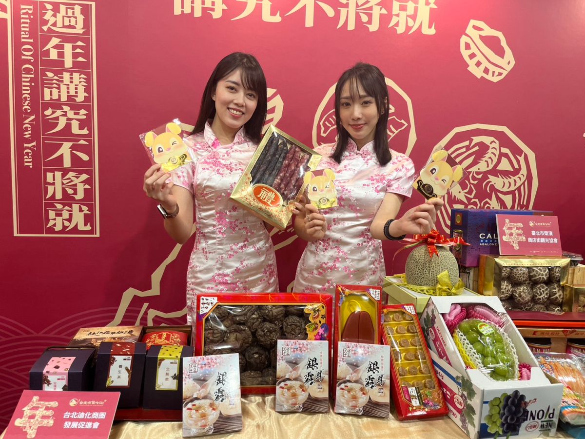 ▲2023台北年貨大街將於明日登場，睽違2年盛大舉辦，同時也開放民眾邊逛邊試吃。（圖／記者鍾怡婷攝）