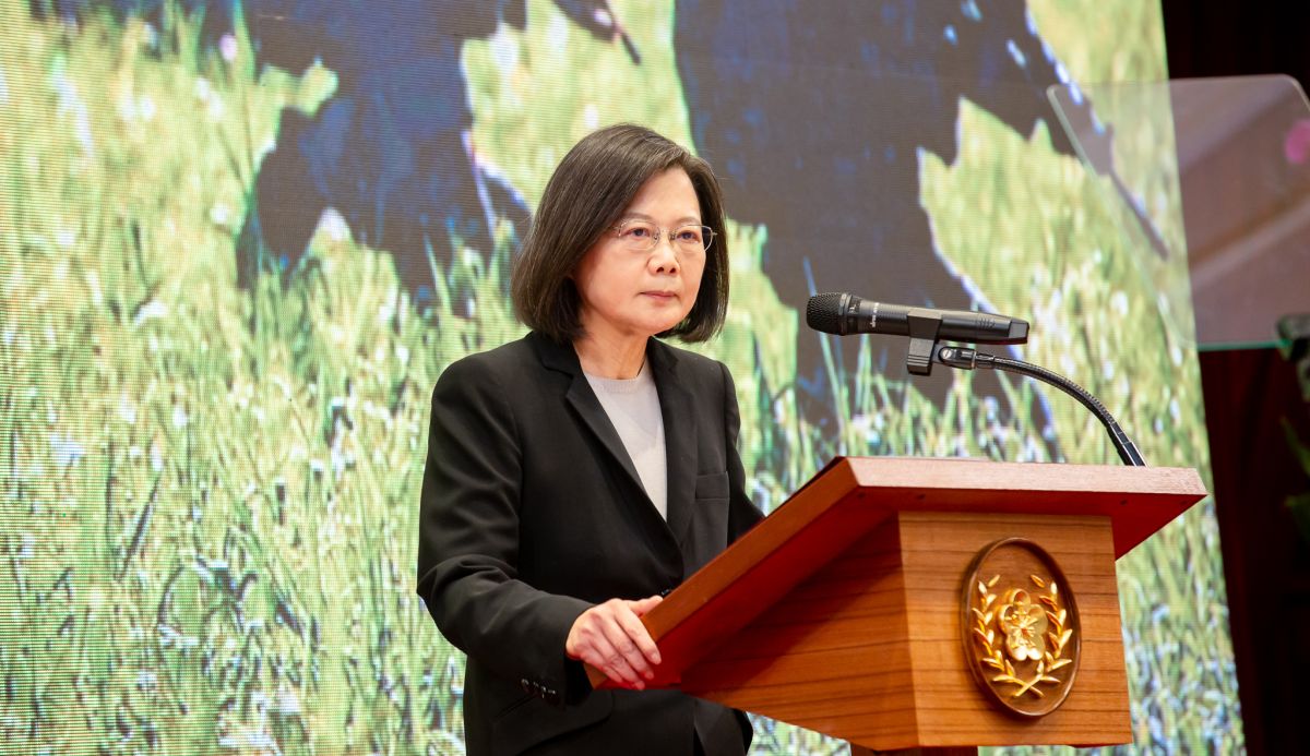 ▲最新民調顯示蔡英文聲望僅有39.2%，游盈隆分析總統任內第3次執政困境已成形。（圖／總統府提供）