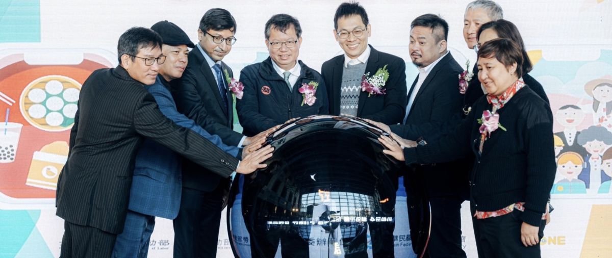 ▲桃園市前任市長鄭文燦在卸任前代表出席，並與出席貴賓合影。（圖／桃園市政府）