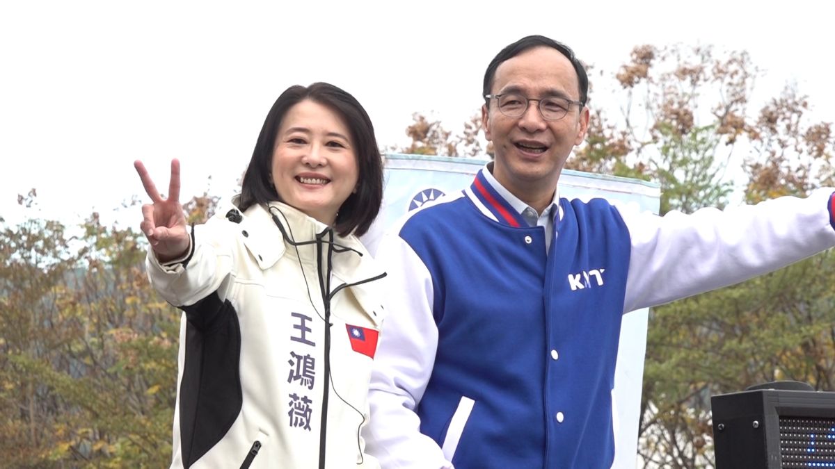 ▲朱立倫今日陪同王鴻薇戰車掃街拜票。（圖／記者朱永強攝，2023.01.05）