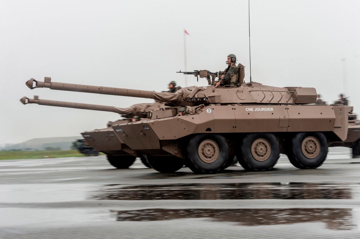 ▲法國總統府宣布，將運送AMX 10 RC輕型六輪式偵察裝甲車至烏克蘭，這代表法國對烏克蘭軍事援助的重大轉變。資料照。（圖／美聯社／達志影像）