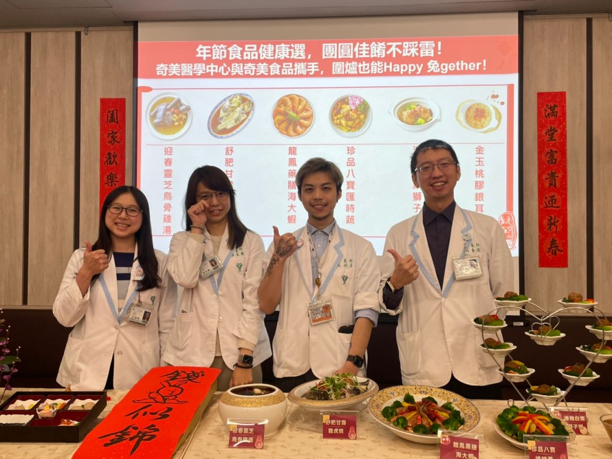 ▲奇美醫學中心營養科營養師吳政彥表示，年夜飯盡量多蔬食與優質蛋白質，可維持保護力，健康防疫過好年（圖／記者林怡孜攝，2023,01,05）