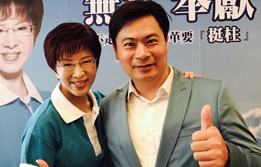 ▲南投新生代議員游顥曾任洪秀柱、吳育仁（右）辦公室主任。（圖／翻攝吳育仁臉書，2023.01.05）